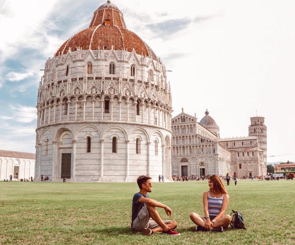 Gezinin koşturmacasında her gördüğü parka, her bulduğu çimene yayılmak isteyen bir ruh haline giriyoruz.&hellip;