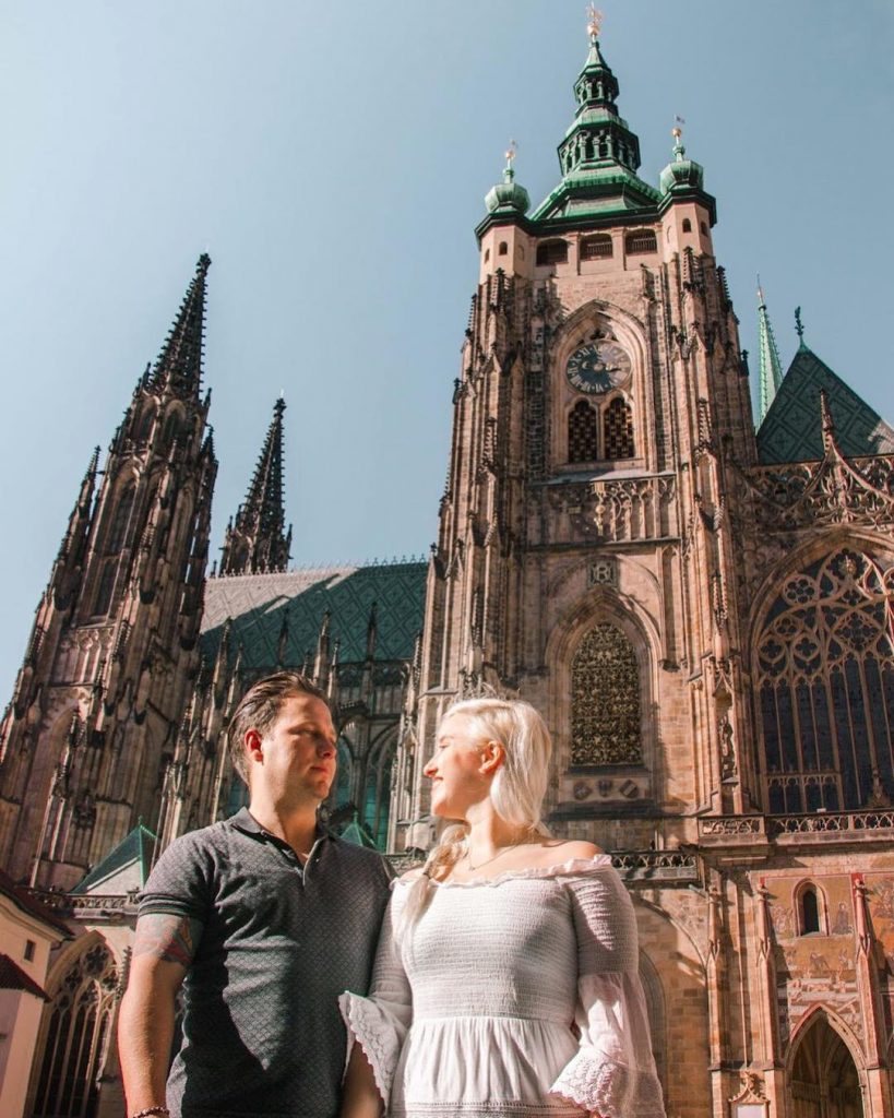 ????????↡ Sabíais que el castillo de Praga es considerado el castillo antiguo más grande&hellip;