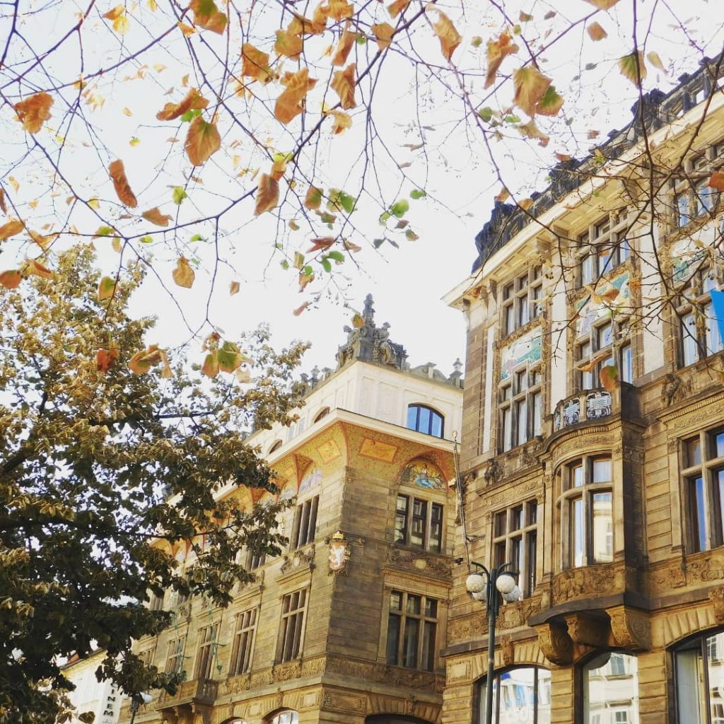 Sundays are those days to look your old pictures . #tb #itsnotthursday #travels #praha&hellip;