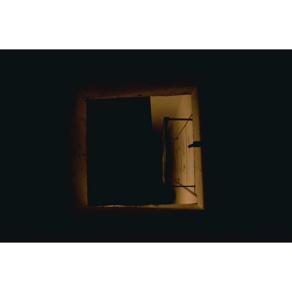 Um santo a cada esquina Um whisky a cada rua As cartas não dizem&hellip;