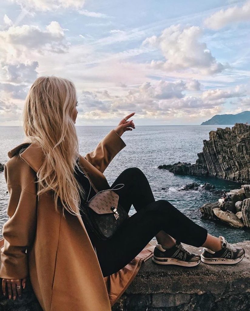 Credit @veraishna ️ #ladiesgoneglobal #topeuropephoto #girlslovetravel #ootd #americanstyle #profession_fashion #weartravelgirls #iamtb #howtowearing #beautyblog @fashiondeliciouss&hellip;