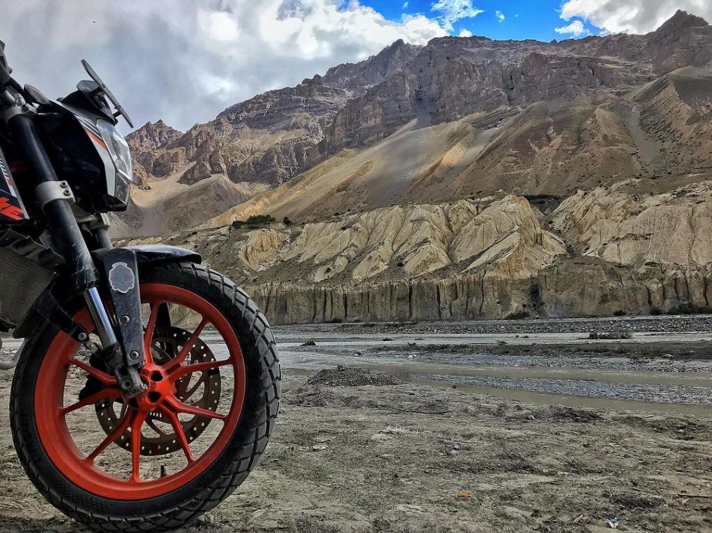 On the banks of the #spiti river near Dhankar @tripotocommunity