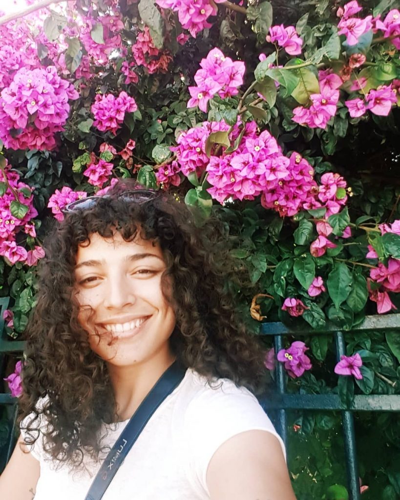 Sourire à son tel. . . . . . #streetlife #girlaroundworld #paris #travelinladies #thegypsymovement&hellip;