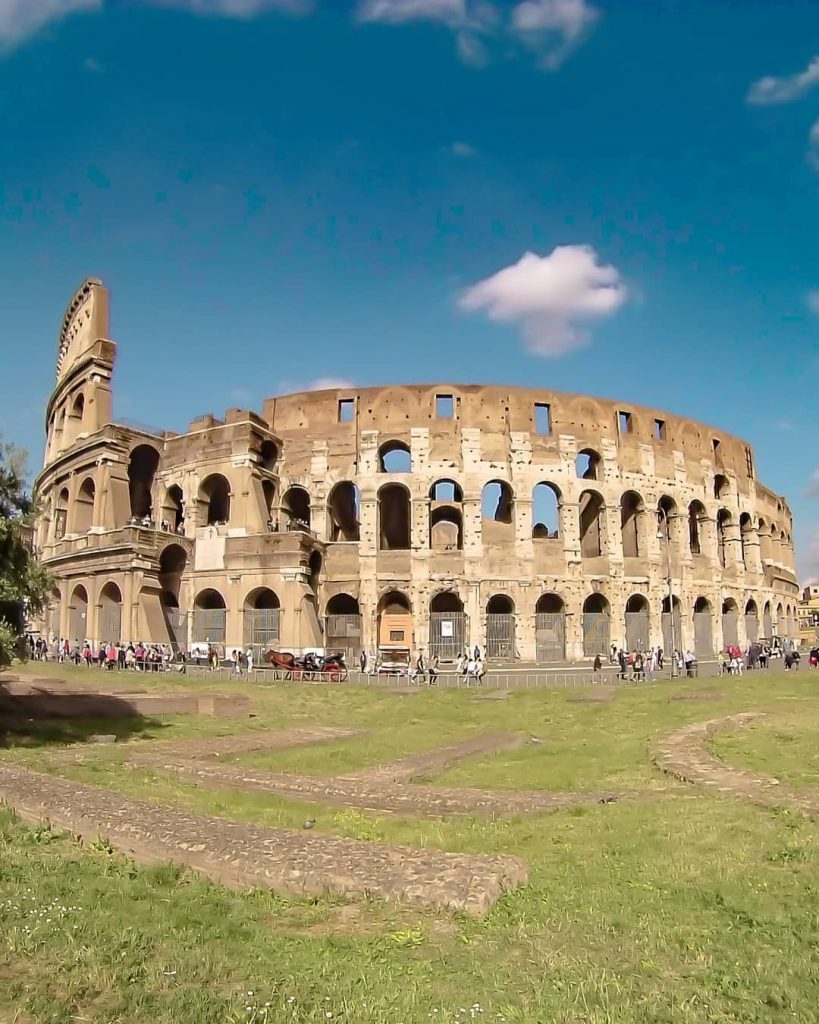 Roma, Italia ???????? (????????⬇) Ciao Viaggiatori!????Ecco il Colosseo nella sua grandezza, è magnifico, vero?&hellip;