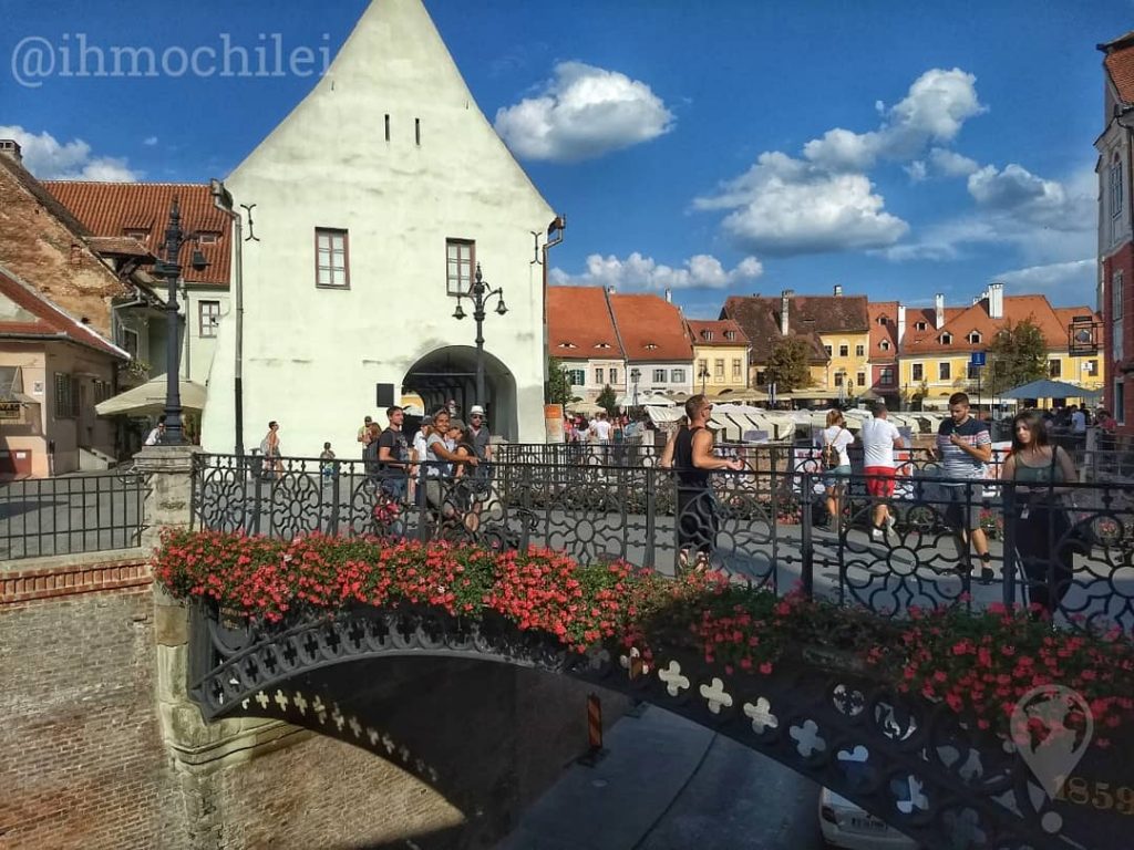 Sibiu – ROMÊNIA ???????? . . Como não se apaixonar por essa linda ponte?!…