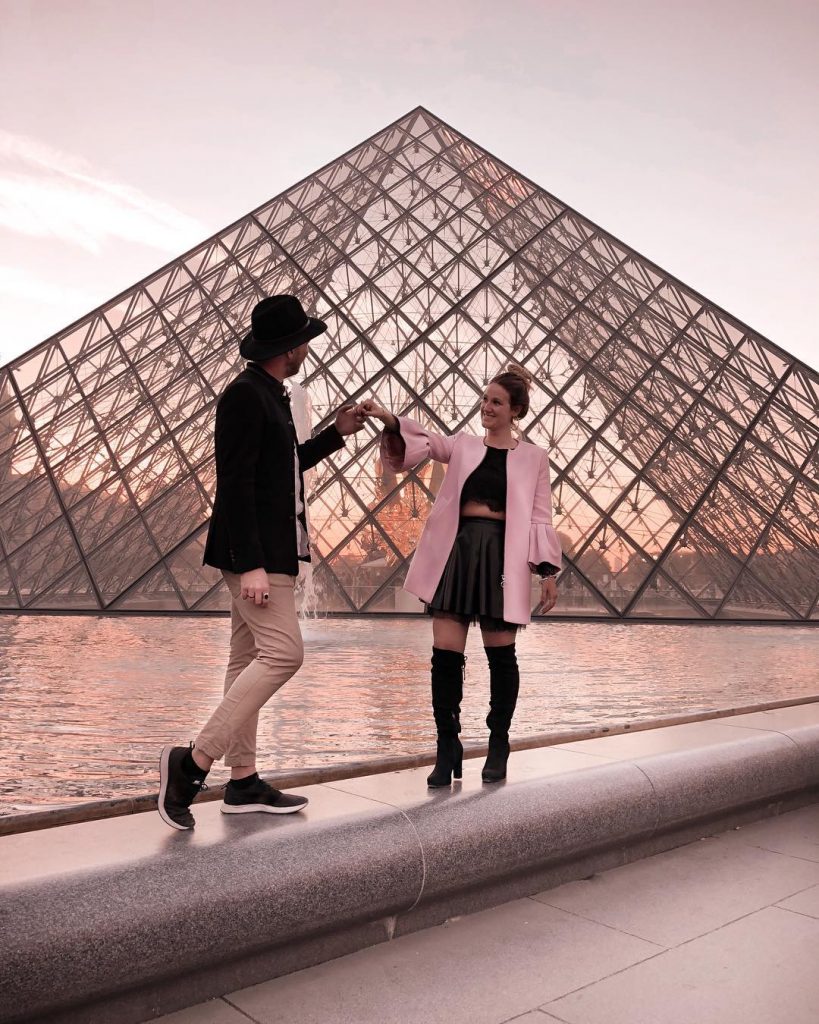 ℒe ℒouvre Parigi è magica ad ogni ora, ma al tramonto lo è ancor&hellip;