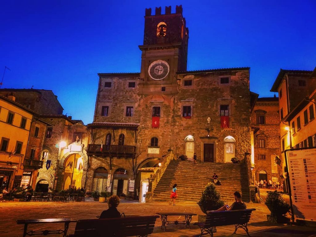 Beautiful main square of Cortona, Italy (2 months ago) #cortona #bnesimppl