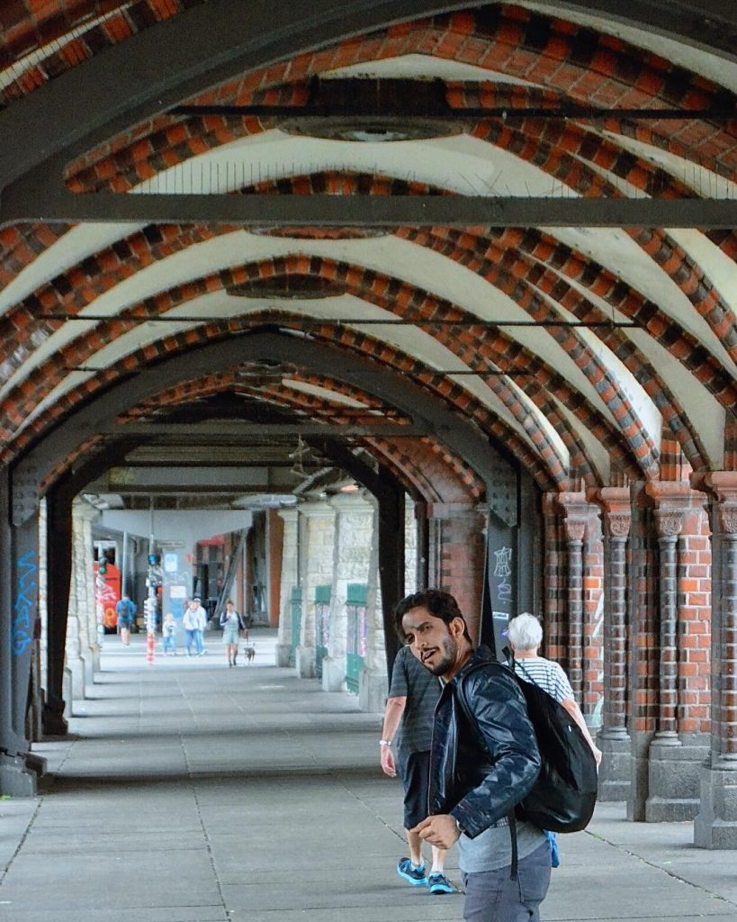 Daaarling, never look back #love #spain #envywear #hairstyle #photooftheday #scruffy #amazing #travelblogger #menfashion #beard&hellip;