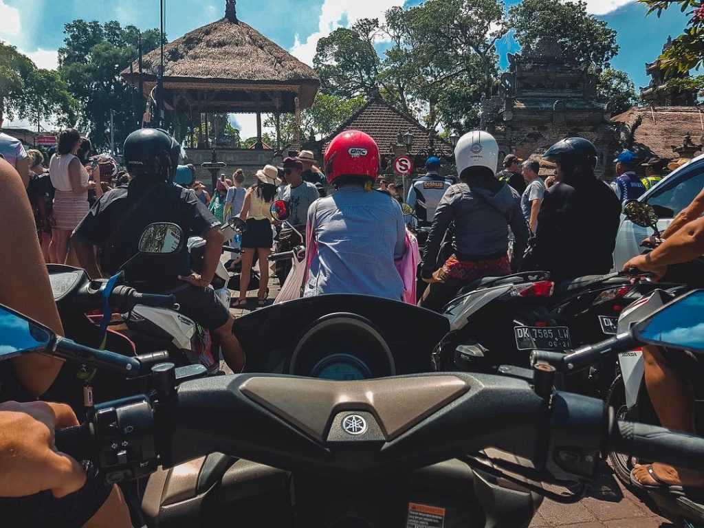 Ubud ???????? On en parle de la circulation dans Ubud ? Pour ceux qui&hellip;
