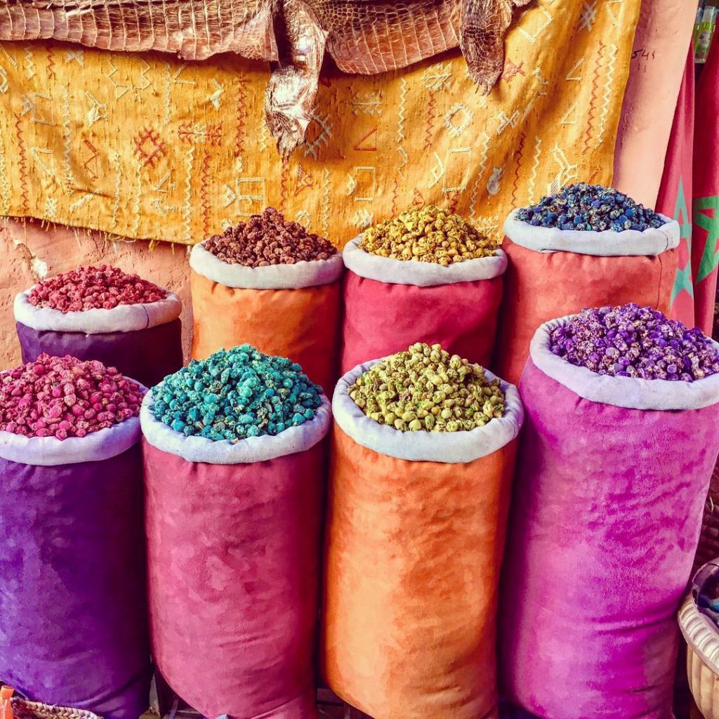 Marrakech color palette ???????? ________________________________________________________ #tbt #throwbackthursday #morocco2017 #moroccan #souk #travelblogger #traveller #neverstopexploring #letsgoeverywhere&hellip;
