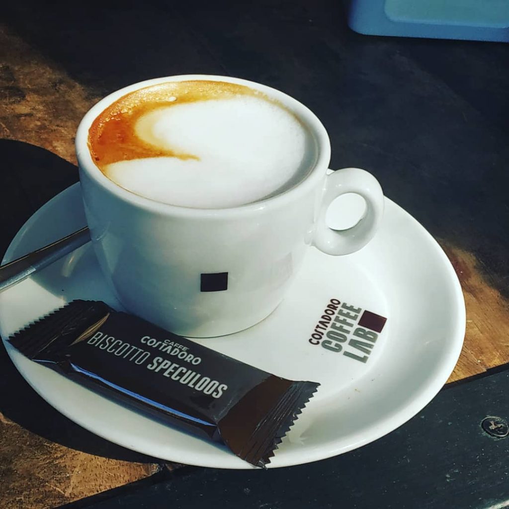 A Cappuccino Everyday! #cappuccino #cappucinoart #coffee_time #coffeemaker #coffeeshops #loopmilano #milano???????? #italianfood #milanobreakfasttime #costadoro #costadorocaffe&hellip;