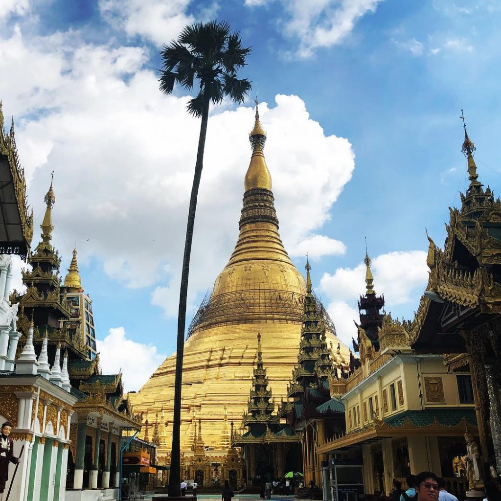 Gold Gold Gold ️ . . . #myanmar #yangon #yangonmyanmar #myanmartrip #gold #goldencity #shwedagon&hellip;