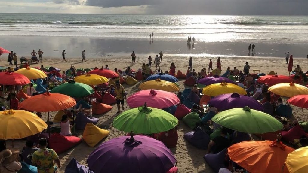 Evening Vibes in Seminyak #baliindonesia ‍️Discover my Journey around the #mostbeautifulplacesintheworld #travelgram #travellife #globetrotter&hellip;