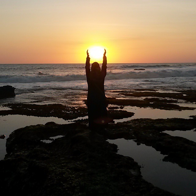 Still in elective mode #Bali #Tanalot #sunset #medical #elective #Indonesia #magrib #skies #thebestsunset #justintime…