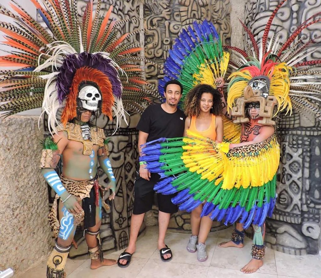 Trying to fit in with the #travel #springbreak Chichén-Itzá, Mexico March 2017 #bnesimppl
