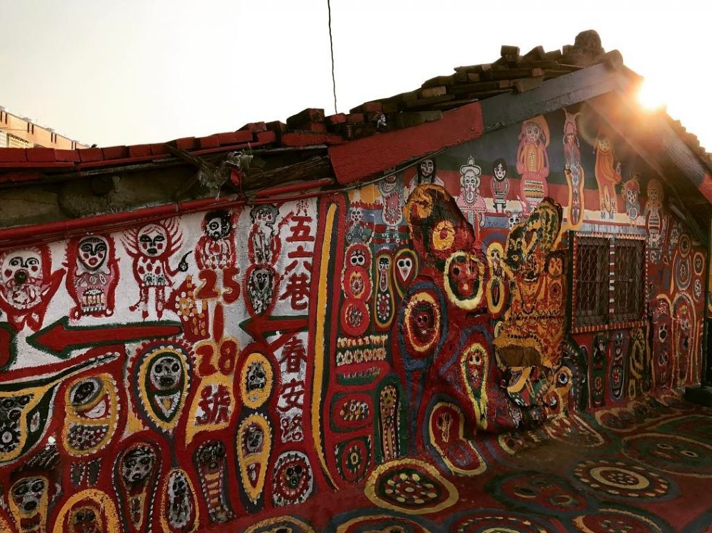 #taichung #rainbowvillage #台中 #日落 #sunset #taiwan???????? #backpackers #adventuretime #travelnorthtaiwan #hiking #bpintaiwan #taiwan_dream #taiwantravel #taiwanese…