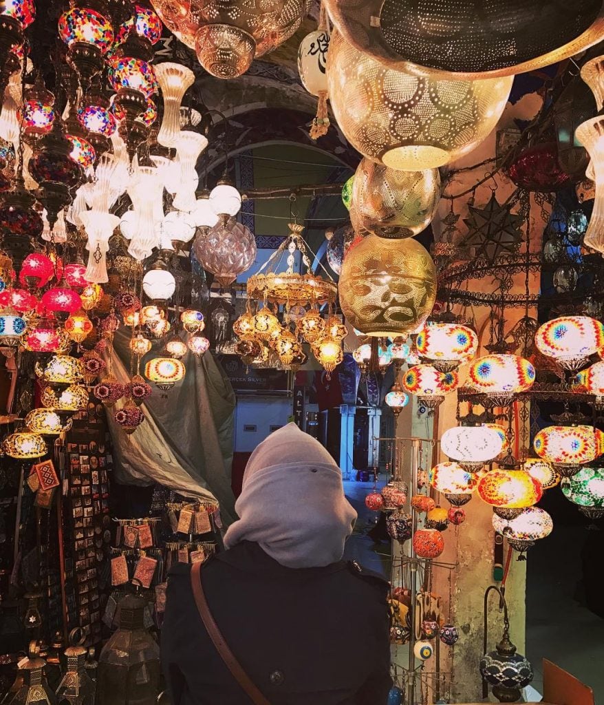 Grand bazaar time #turkish #lamps #sopretty #grandbazaar #istanbul #turkey2017 #candidbackselfie #photography @havehalalwilltravel #bnesimppl