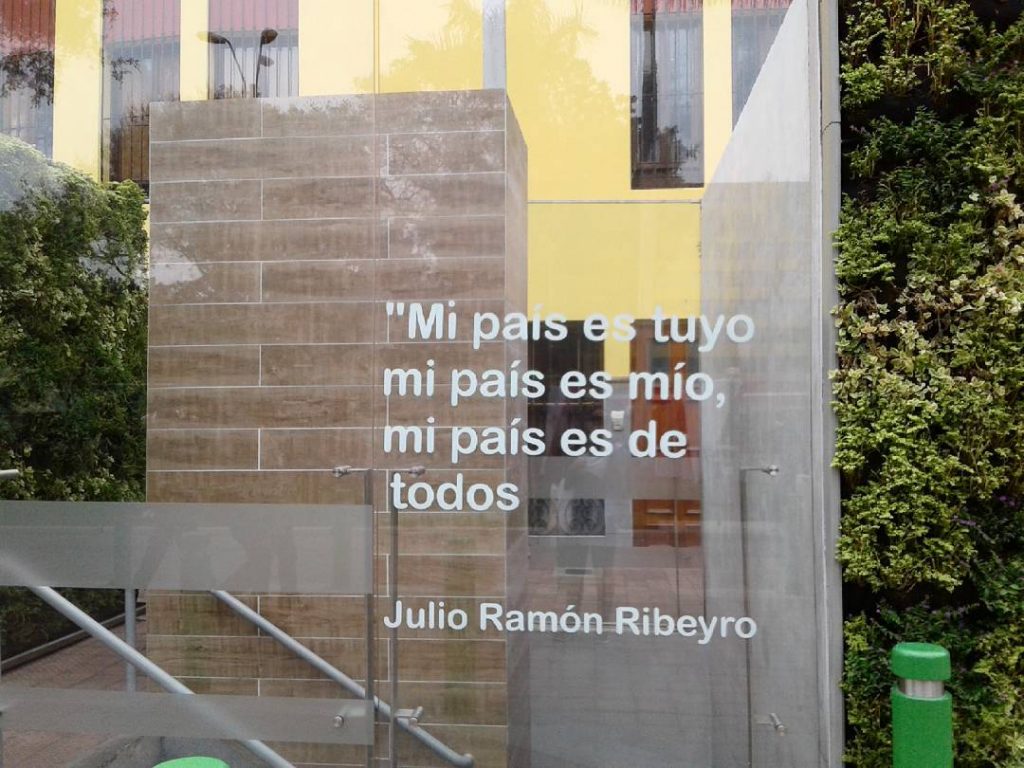 Porque las fronteras son solo mentales. Porque el mundo es nuestro. Momentáneamente uruguayo- peruana!…