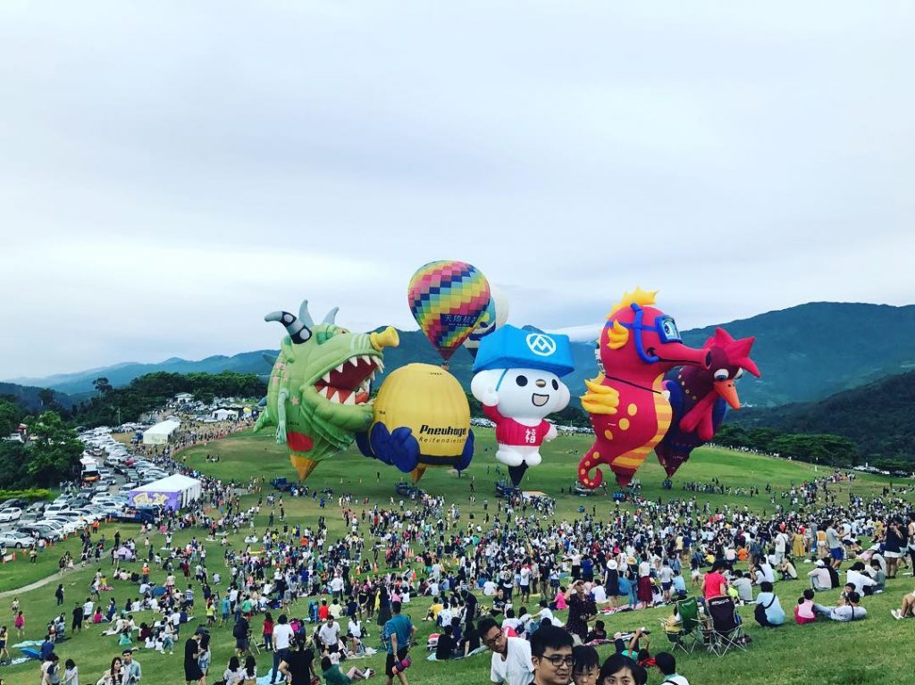 #hotairballoon #taitung #mountains #natural #taitung #taiwan???????? #backpacker #travel #台東 #鹿野高台 #熱氣球嘉年華 #eastcoast #台灣 #背包旅行在臺灣…