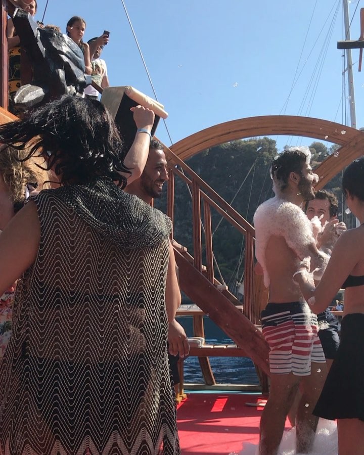 #ölüdeniz #fethiye #boattrip #bubbleparty #費特希耶 #turkey #土耳其 #onedaytour #roadtrip #airbnbturkey #travel #backpackers #adventuretime #背包客…