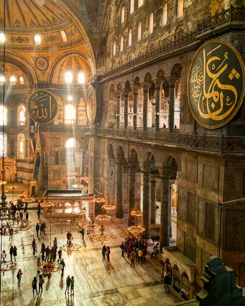 #ayasofyamüzesi #culture #muslim #藍色清真寺 #bluemosque #Istanbul #turkey #土耳其 #伊斯坦堡 #airbnbturkey #travel #backpackers #adventuretime #背包客…