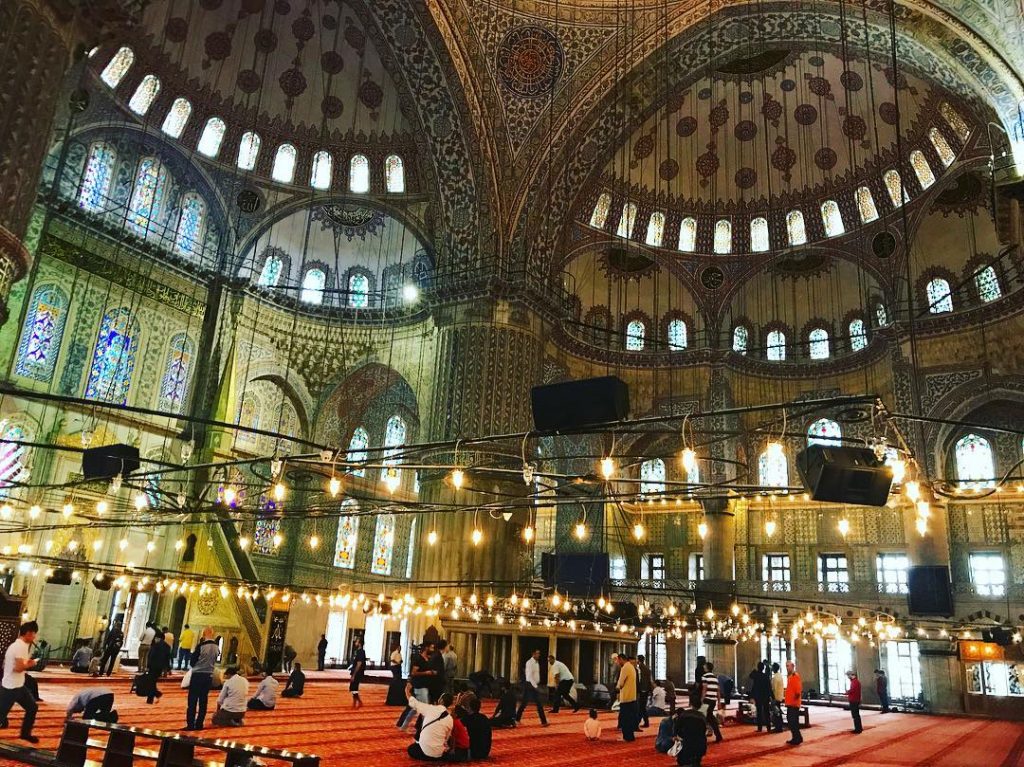 #culture #muslim #藍色清真寺 #bluemosque #sultanahmedmosque #sultanahmetcamii #Istanbul #turkey #土耳其 #伊斯坦堡 #airbnbturkey #travel #backpackers #adventuretime…