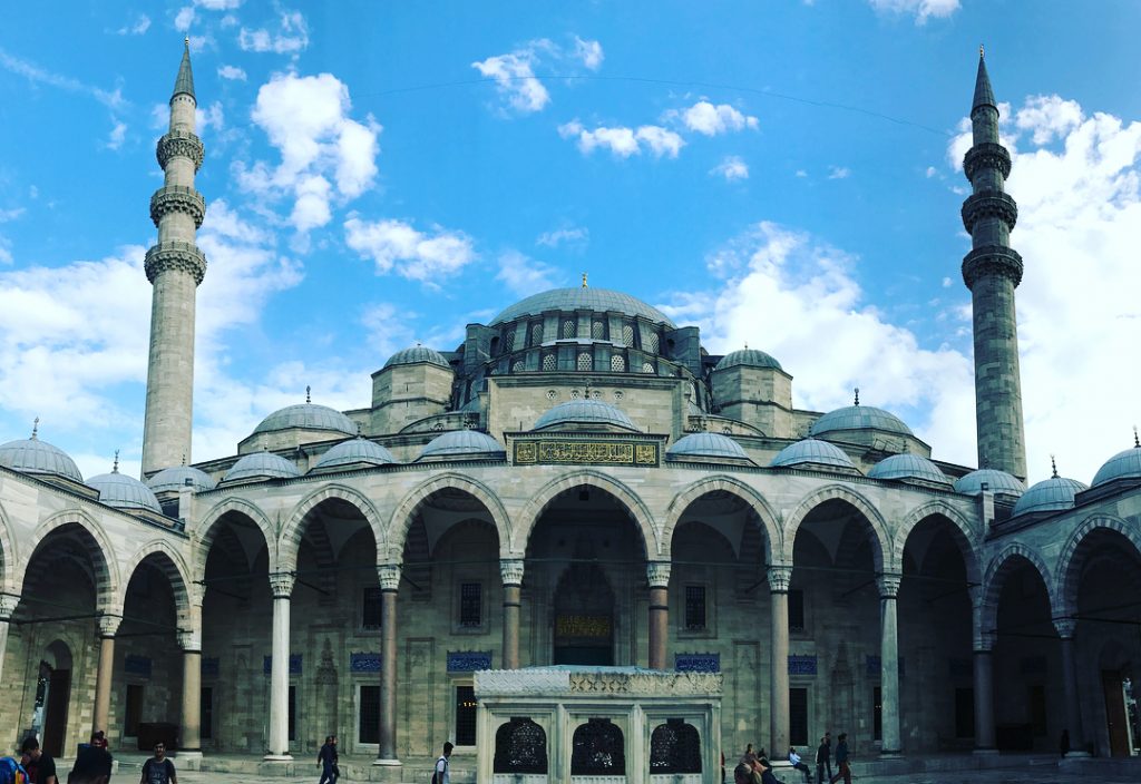 #mosque #culture #muslim #藍色清真寺 #süleymaniye #suleymaniyemosque #Istanbul #turkey #土耳其 #伊斯坦堡 #airbnbturkey #travel #backpackers #adventuretime…