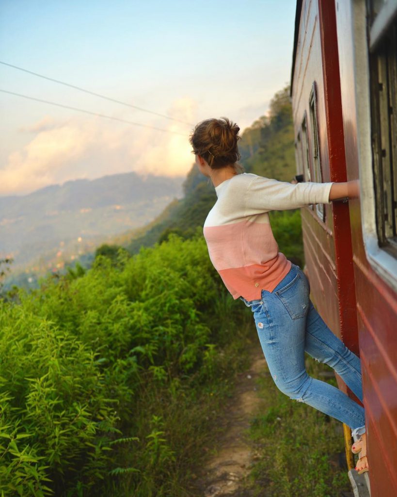 The most scenic train ride in the world from nuwara elija to ella #srilanka…