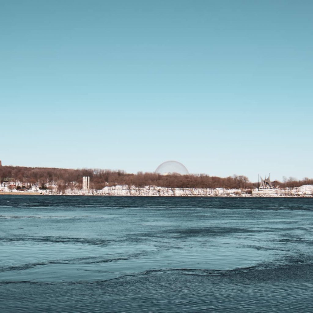 What I’d give to be near water again. . . . . #montreal #blue…