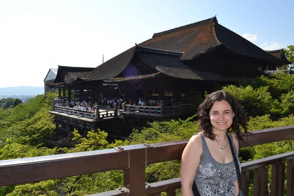 Kiyomizu-dera uno de los mejores templos de Kyoto. Datos curiosos: – Su milenaria estructura…