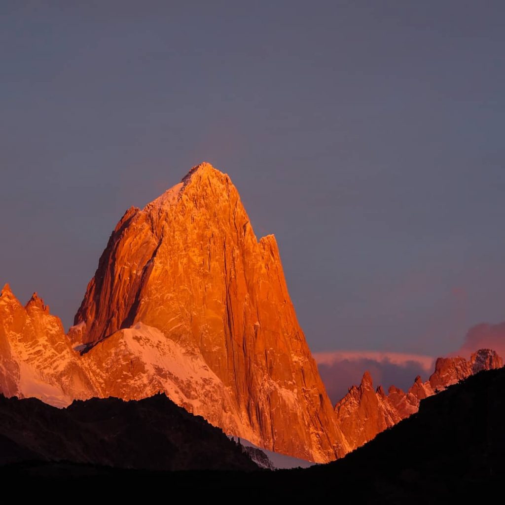 Sunrise @ el Chalten, Patagonia. #elchalten #patagonia #argentina #sunrise #mountains #hiking #beautiful #travelling #backpacking&hellip;