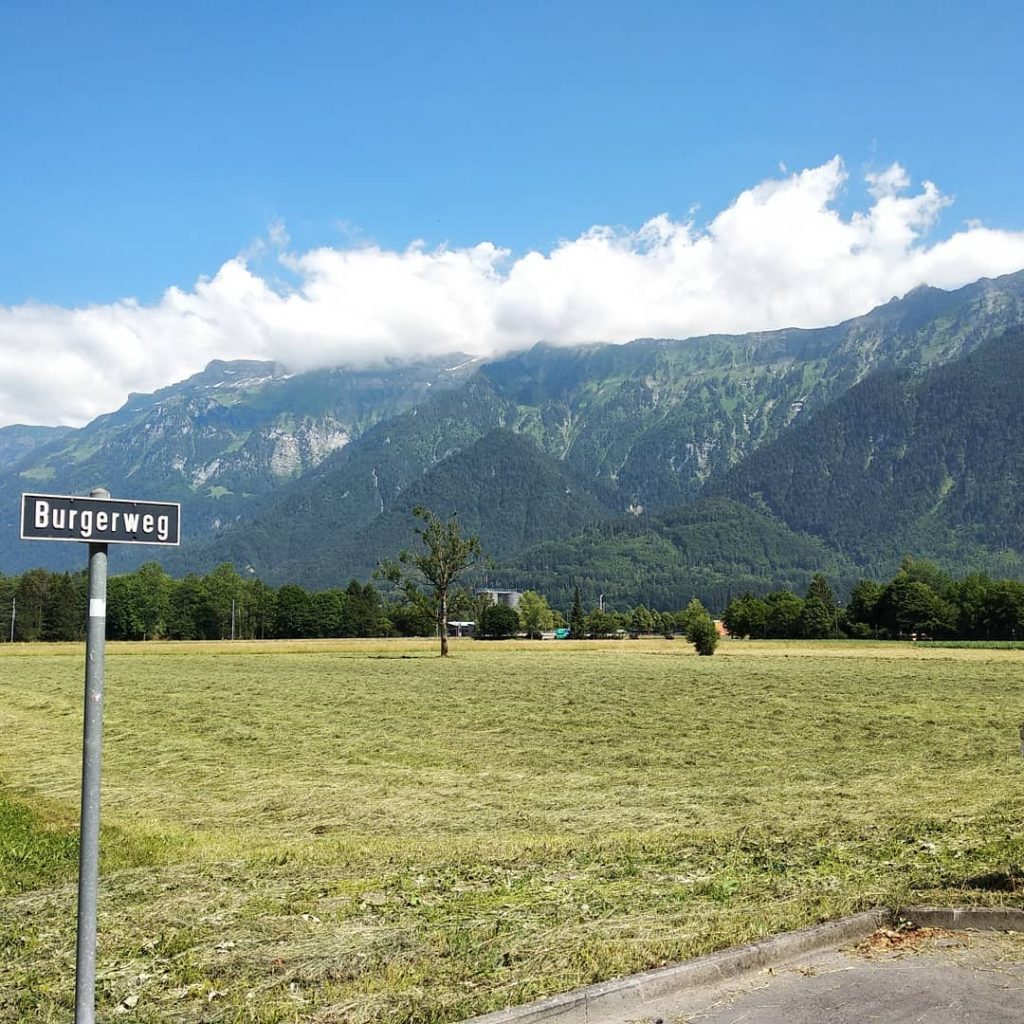 Interlaken #blmbisamoveon #wheninswiss #switzerland #swiss #interlakenwest #capture #photography #travelphotography #travelblogger #beautifulnature #beautifulscenery #bestdestination #latepost&hellip;