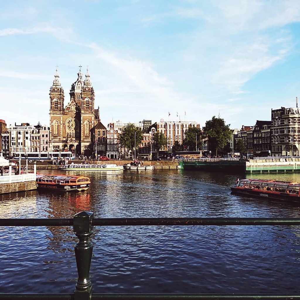 The Canal #amsterdam #netherlands #cityscape #cityphotography #travelphotography #traveldestination #beautifulcity #tourism #travelblogger #latepost #bnesimppl