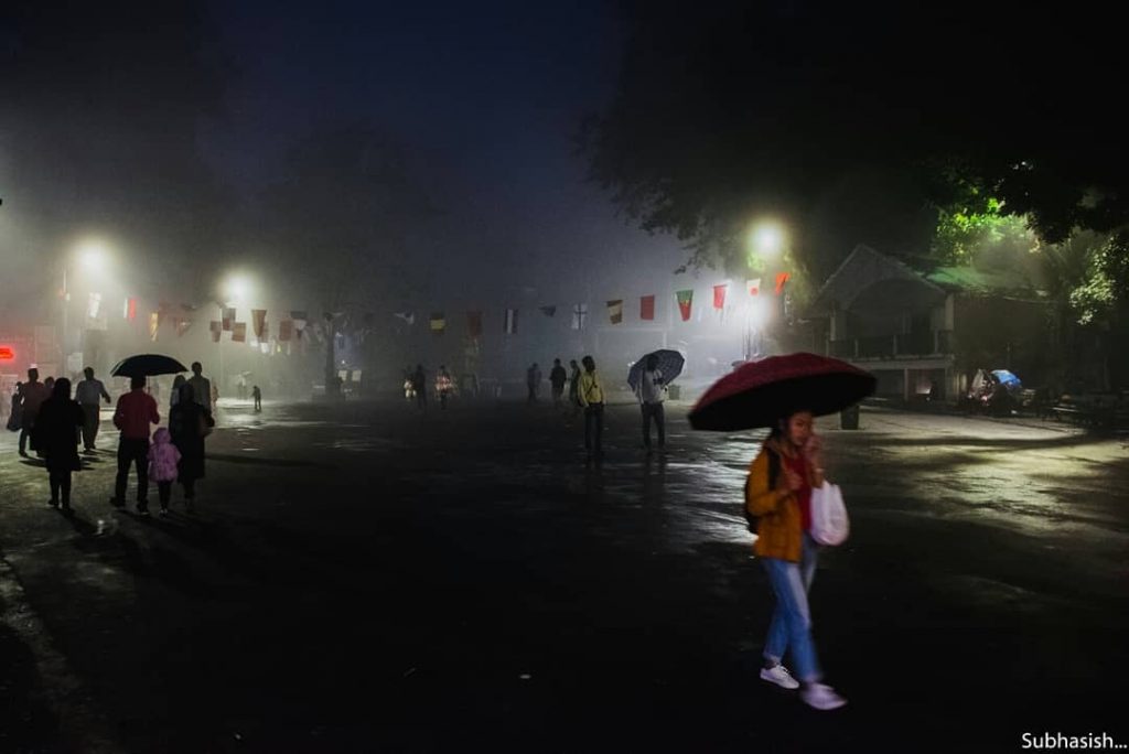 || An evening in Darjeeling || Darjeeling,India – 2018 #darjeelingdiaries #queenofhills #streetphotographyindia #street. #ig_globallife&hellip;