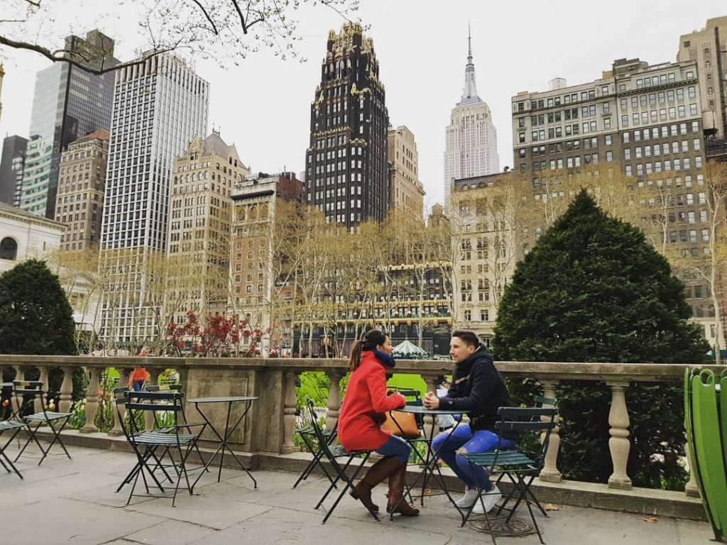 Bryant Park, el oasis del Midtown. Este pequeño parque acorralado por rascacielos y por&hellip;