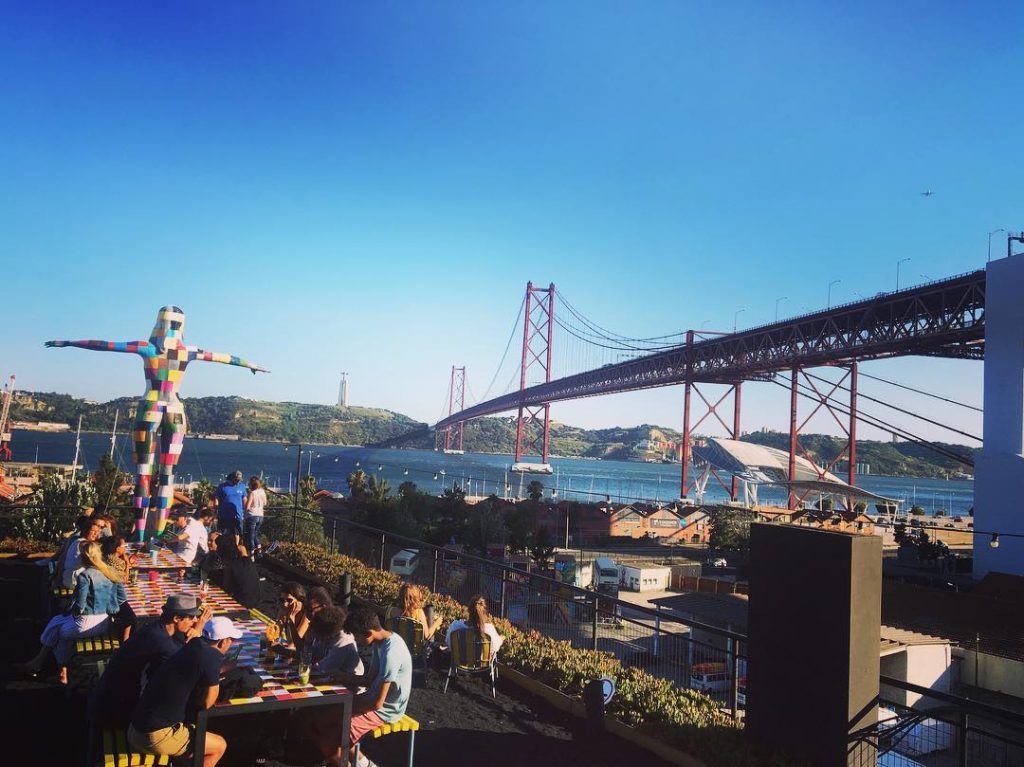 Pequeños paraísos small paradises #lunes #iniciodesemana #likeforlikes #followforfollowback #lisboa #photooftheday #photography #photographer #photoshop #aporellunes&hellip;