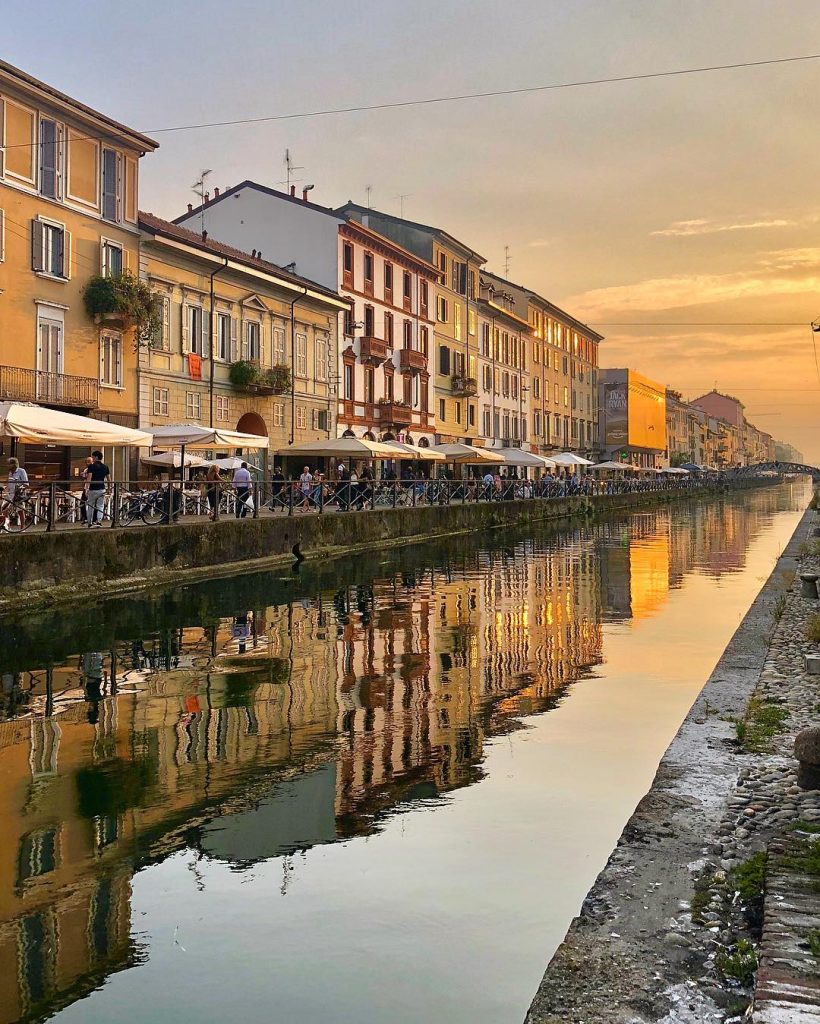 Golden times in charming (Milan, Italy ????????) . . . #italy #milan #navigli #navigliogrande&hellip;