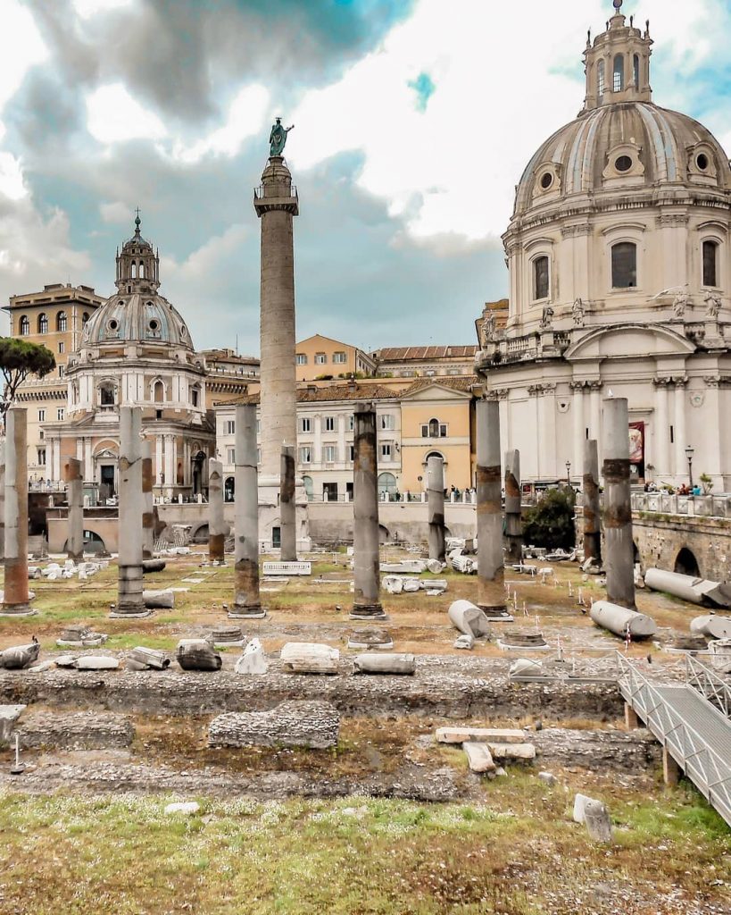 Roma, Italia ???????? (????????⬇️) Benvenuto Ottobre! Fori Imperiali, e precisamente il Foro di Traiano,…
