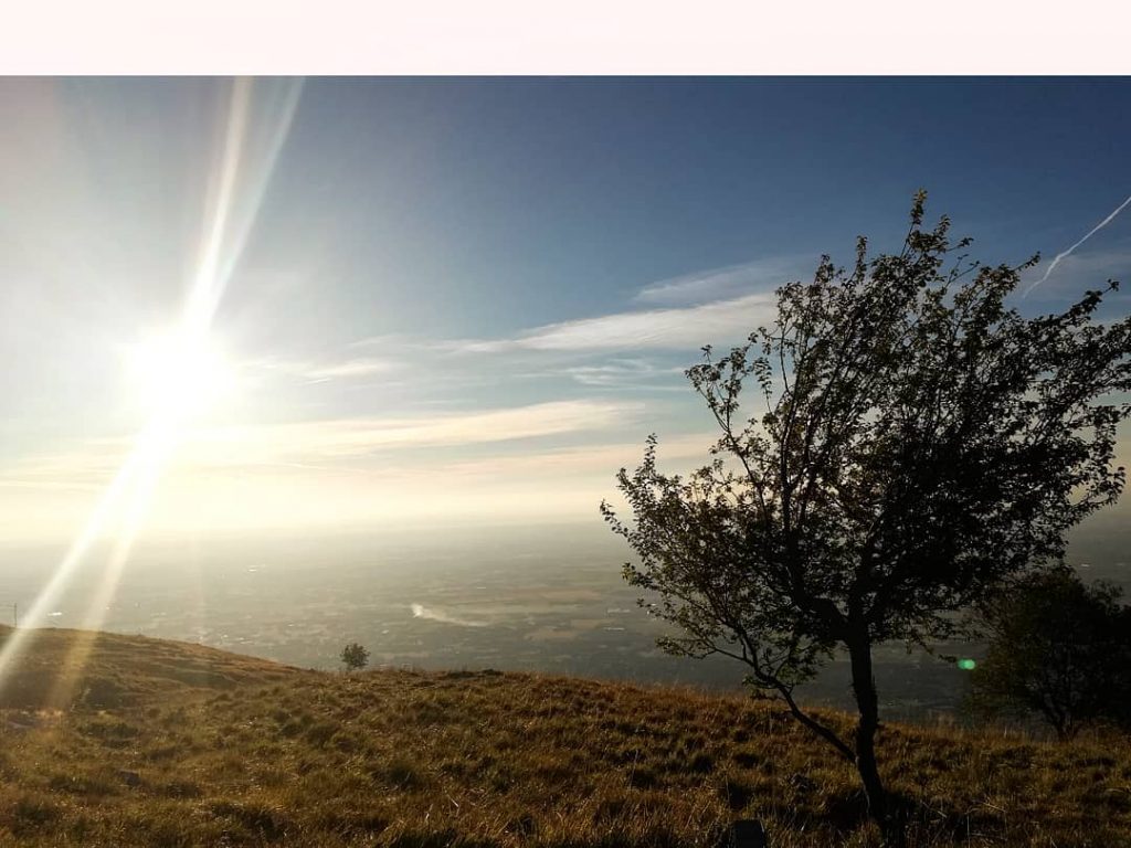 view from Piancavallo, on the sunrise #landscape_hunter #landscape_lovers #landscapecaptures  #landscapestyles_gf #sunset #travelgram #instatravel #tourist&hellip;