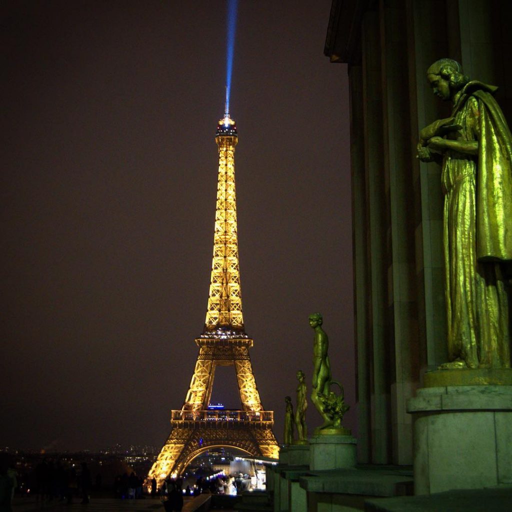 París de noche #trocadero #instatravelling #instagram #paris #francia???????? #torreeiffel #bnesimppl #travelrepost