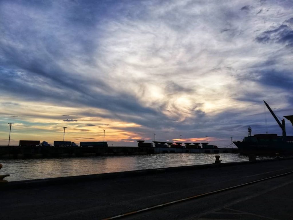 Porque prefiero la vida a todo color . . . #love #nature #lovenature #skyporn&hellip;