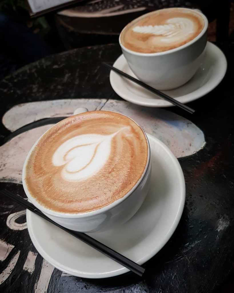 “Te invito a tomar un café y a bebernos la vida a punta de…