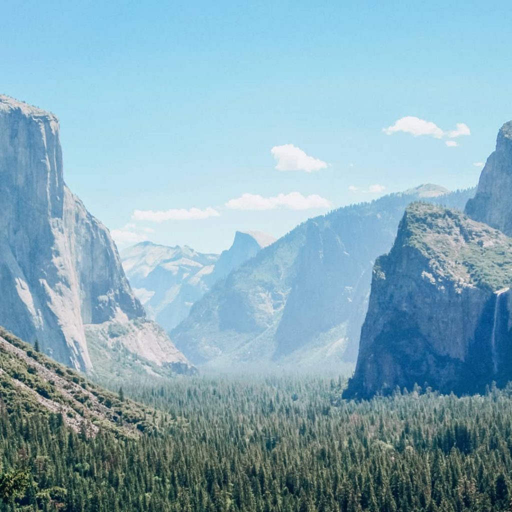 The Tunnel View viewpoint in #yosemite #nationalpark is a must-do stop when visiting the&hellip;