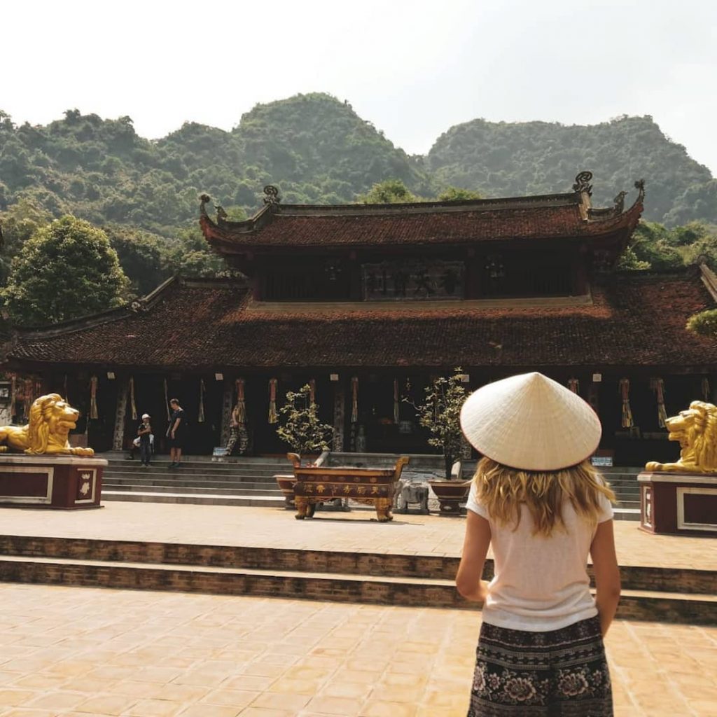 Excursión muy recomendable a la #pagoda del #perfume “cerca” de la caótica #hanoi .…