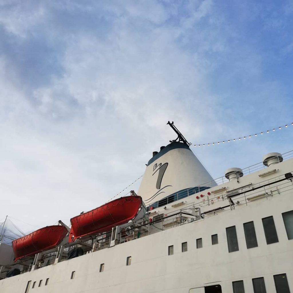 #Logoshope es un barco que contiene la librería móvil flotante más grande , como&hellip;