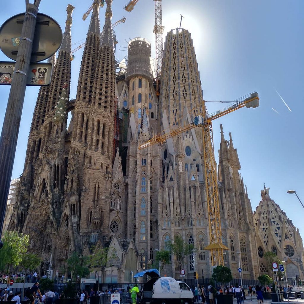 We’ve arrived at our new destination of this year: Barcelona. ???????? Meanwhile, we decided&hellip;