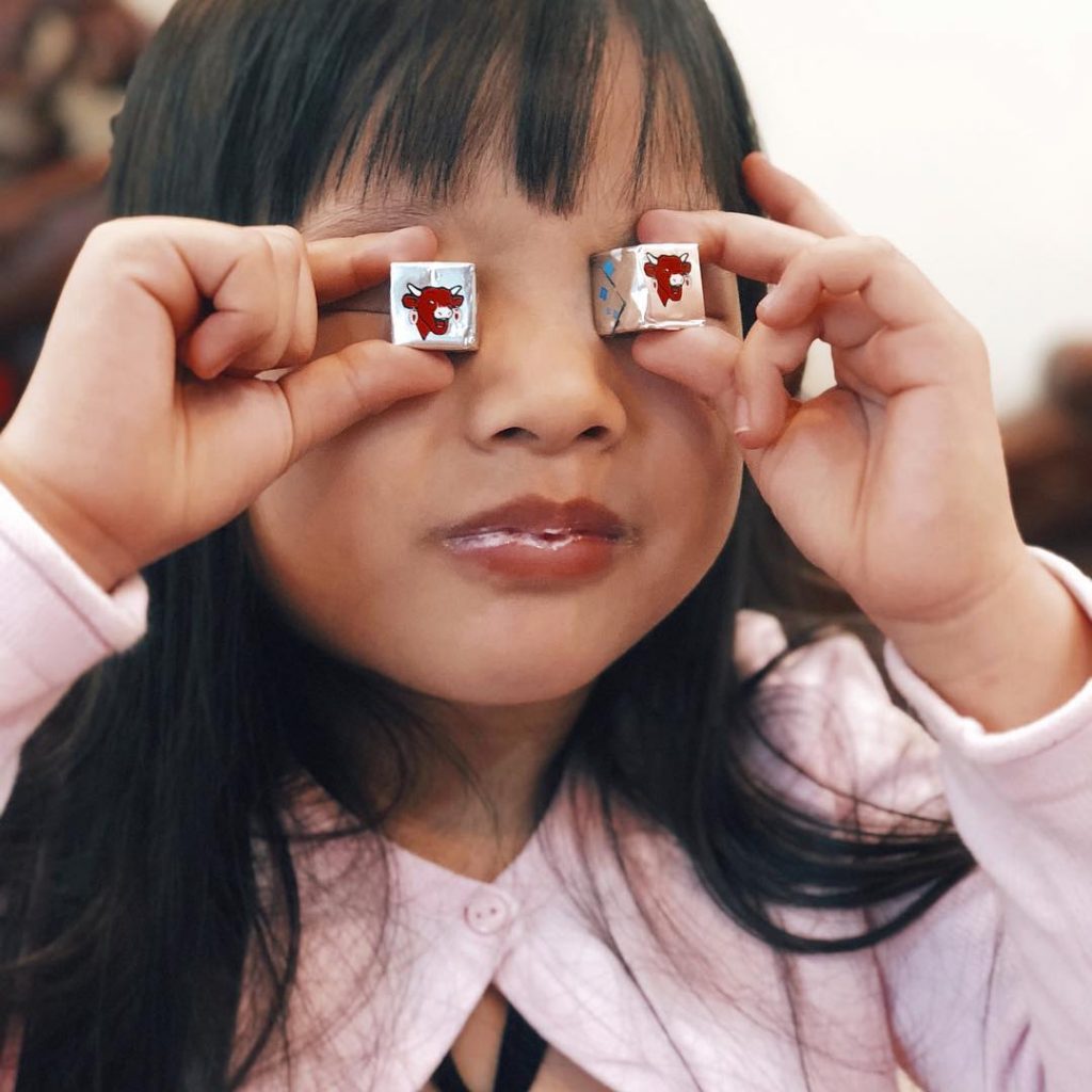 Sometime the little evil just cheer up your day #travel #travelphotography #coffee #cafe #piano&hellip;