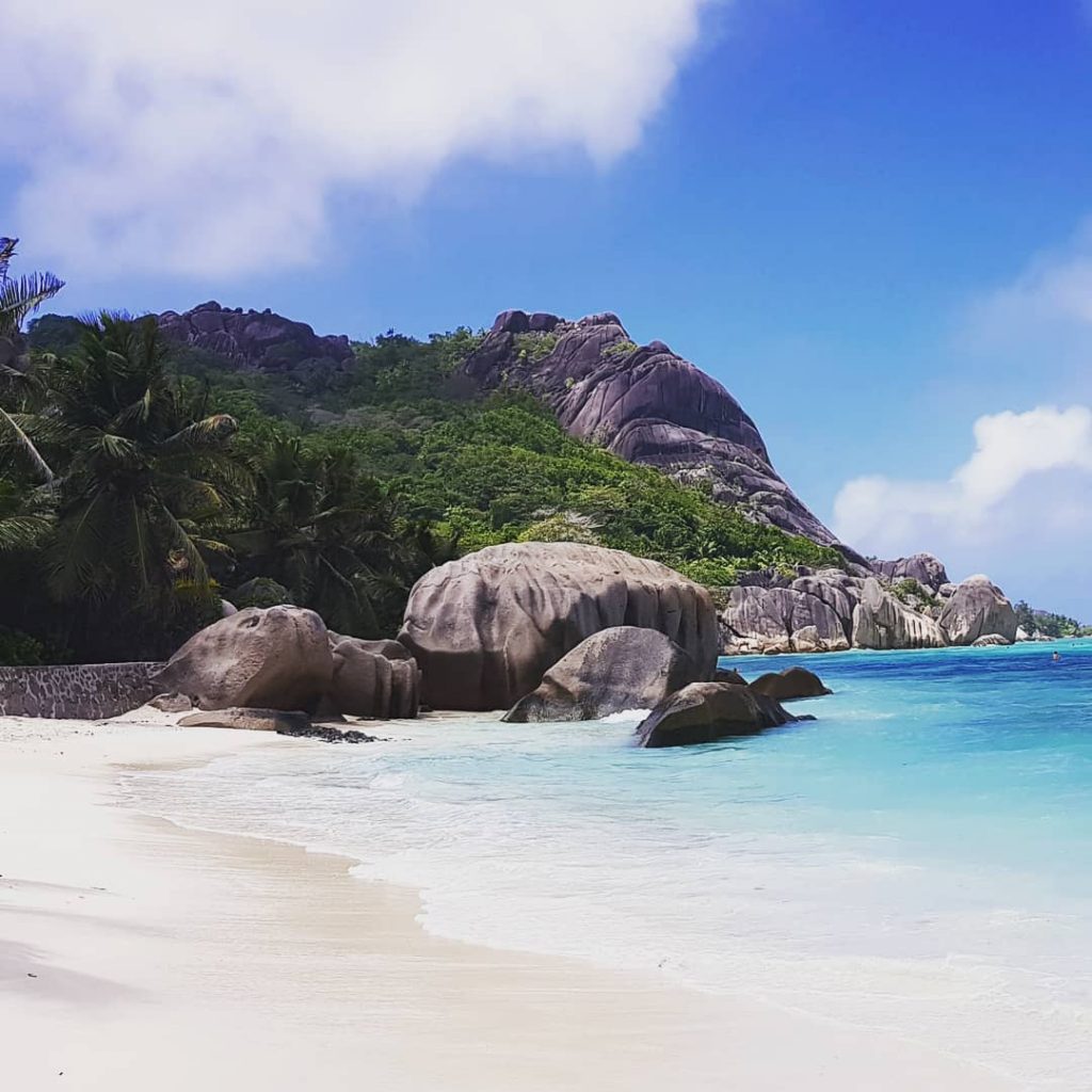 #seychelles #holiday #ladigue #travelphotography #travelphoto #beach #travelblogger #utah #bnesimppl
