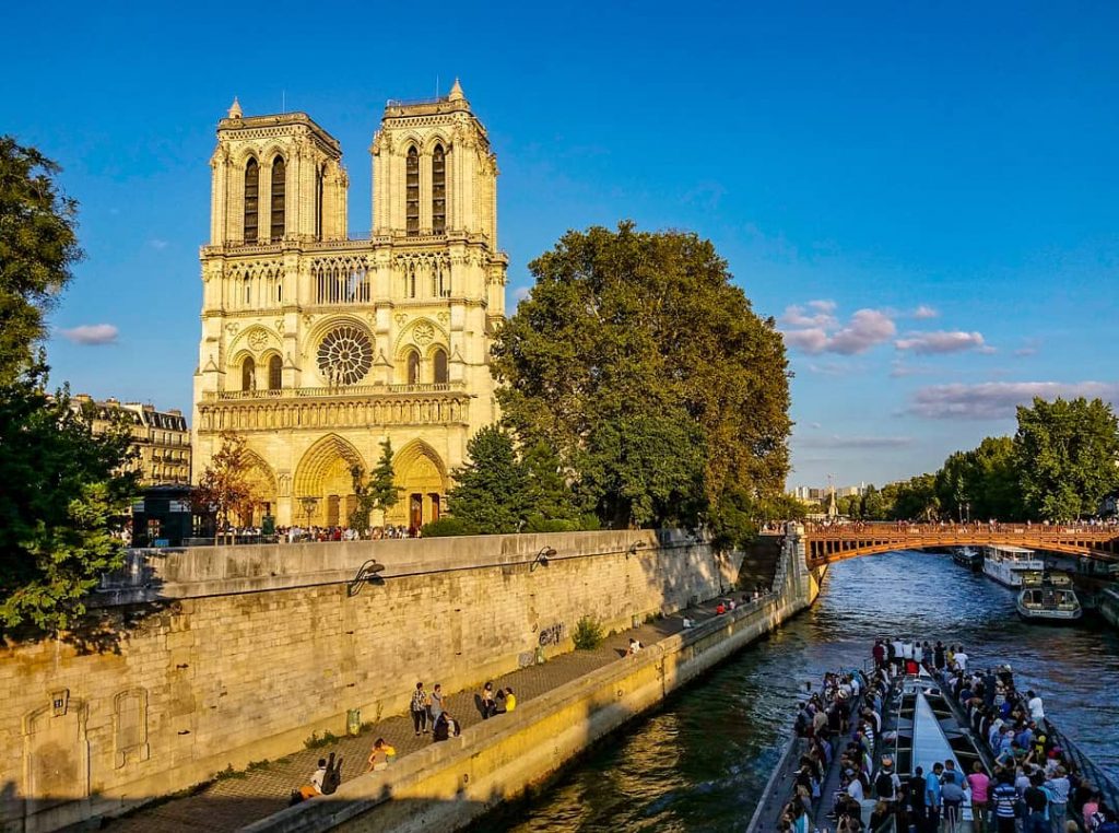 #travelblogger #travels #travelphotography #paris #globetrotter #france #travelbucketlist #traveladdict #travelholic #travelislife #europe_vacations #beautifuldestinations #traveller #femmetravel…
