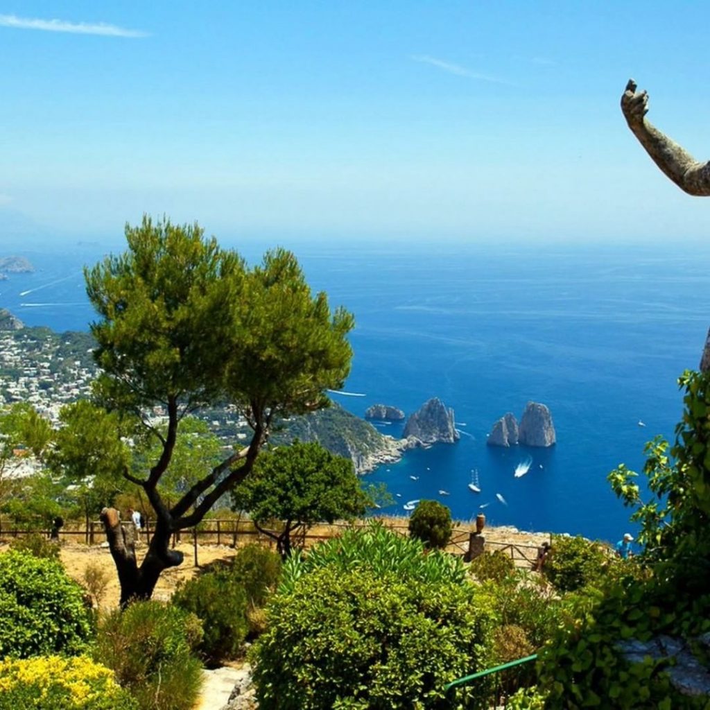 This looks really good right now! Bay of Naples, Italy #travel #photography #landscapstyles #exklusiveshot&hellip;